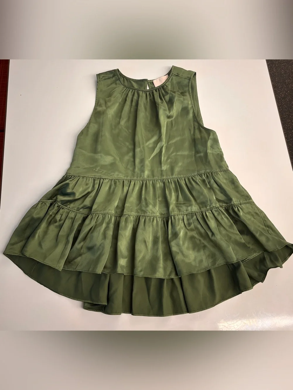 Cinq à Sept Women’s Small Olive Green 100% Silk Tiered Ruffle Sleeveless Top